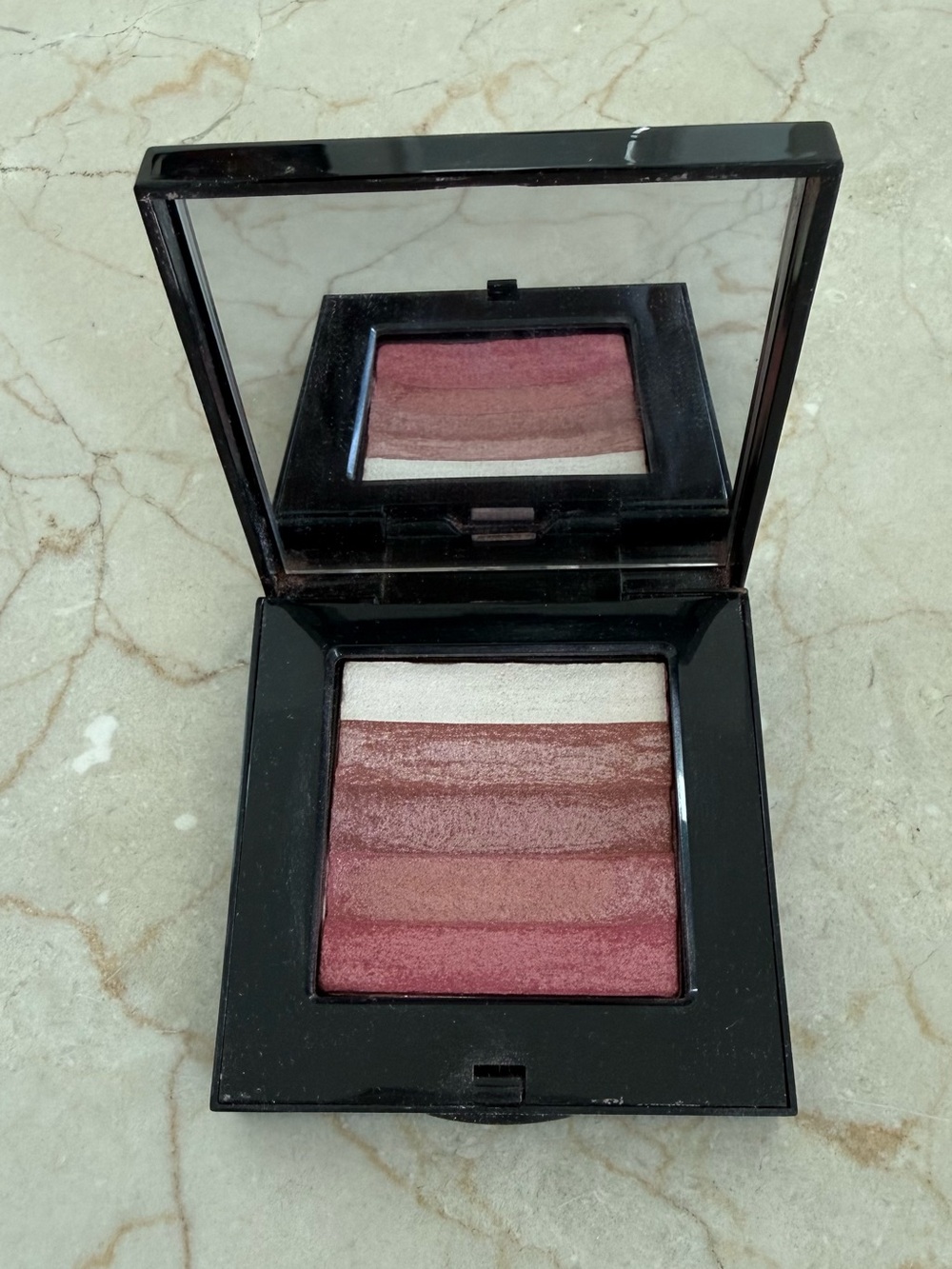 BOBBI BROWN Shimmering Multi-Tone Rose Cheek & Eye Highlighter Palette - Pink